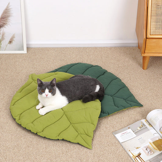 1 Pcs Green Leaf-Shaped Pet Sleeping Mat - Durable Dog Floor Pad & Cat Bed for Sleeping and Playtime - Default Title - Pet Care > Cat Supplies > Cat Carriers & Crates - Cat N Dog Shop