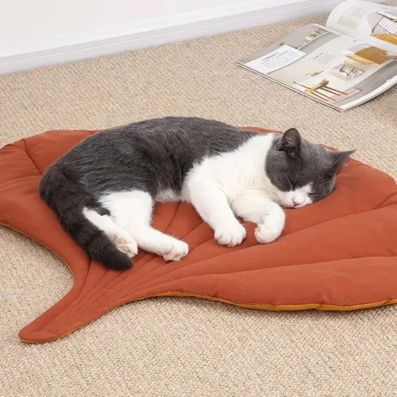 1 Pcs Green Leaf-Shaped Pet Sleeping Mat - Durable Dog Floor Pad & Cat Bed for Sleeping and Playtime - Default Title - Pet Care > Cat Supplies > Cat Carriers & Crates - Cat N Dog Shop
