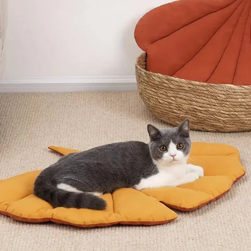 1 Pcs Green Leaf-Shaped Pet Sleeping Mat - Durable Dog Floor Pad & Cat Bed for Sleeping and Playtime - Default Title - Pet Care > Cat Supplies > Cat Carriers & Crates - Cat N Dog Shop
